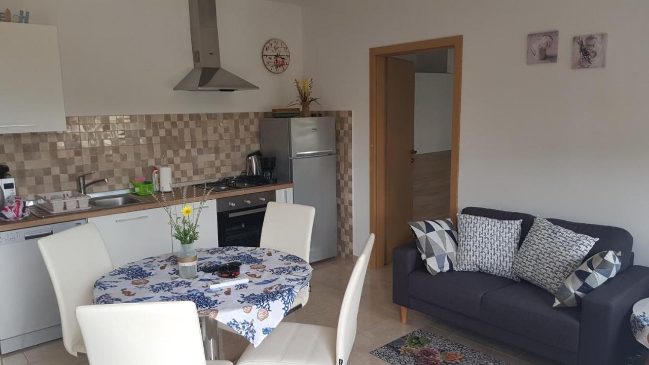 באניולה Apartman Luka מראה חיצוני תמונה